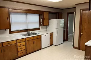 1104 Belvedere Dr, Albemarle, NC 28001 - Photo 9