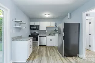 300 E Charlotte Ave, Mount Holly, NC 28120 - Photo 1