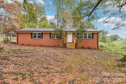 530 11th Street Place SW, Hickory, NC 28602 - Photo 1