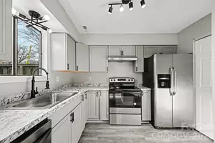 6134 Bent Tree Ct, Charlotte, NC 28212 - Photo 1