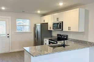 885 W 25th St, Newton, NC 28658 - Photo 9