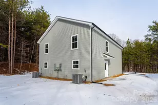 885 W 25th St, Newton, NC 28658 - Photo 7