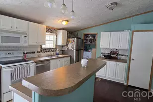 85 Vance Ave, Black Mountain, NC 28711 - Photo 5