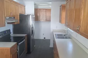 201 Eastwood Dr, Mount Holly, NC 28120 - Photo 3