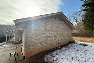 207 Daniel Dr, Hendersonville, NC 28739 - Photo 9