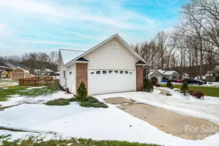 1238 Pennwood Dr, Hickory, NC 28602 - Photo 11