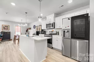 1379 Melviney St, Statesville, NC 28677 - Photo 3