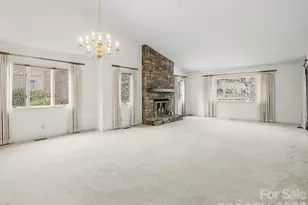 605 Red Oak Dr, Hendersonville, NC 28791 - Photo 17