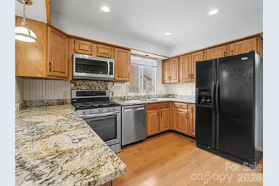 605 Red Oak Drive, Hendersonville, NC 28791 - Photo 9