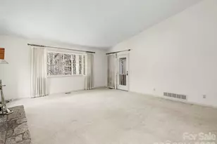 605 Red Oak Dr, Hendersonville, NC 28791 - Photo 17