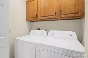 605 Red Oak Dr, Hendersonville, NC 28791 - Photo 15