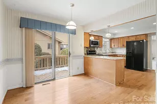 605 Red Oak Dr, Hendersonville, NC 28791 - Photo 5