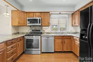 605 Red Oak Dr, Hendersonville, NC 28791 - Photo 13