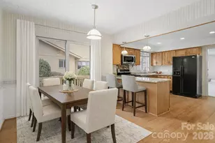 605 Red Oak Dr, Hendersonville, NC 28791 - Photo 5