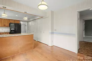 605 Red Oak Dr, Hendersonville, NC 28791 - Photo 7