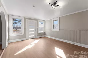 234 S Ervin Ave, Newton, NC 28658 - Photo 5