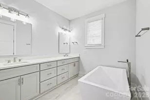 2305 Sanders Ave, Charlotte, NC 28216 - Photo 9