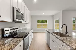 3626 Narrow Ln, Charlotte, NC 28215 - Photo 5