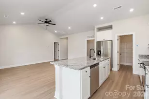 3626 Narrow Ln, Charlotte, NC 28215 - Photo 7