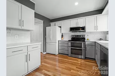 88 Laurelwood Circle W #10, Hendersonville, NC 28791 - Photo 5