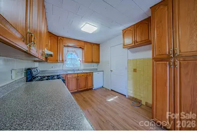 550 Saluda Street, Hendersonville, NC 28791 - Photo 11