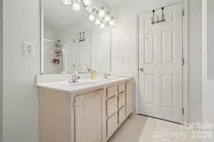 6323 Pine Hollow Dr, Charlotte, NC 28212 - Photo 17