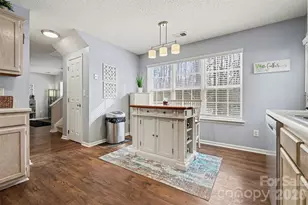 6323 Pine Hollow Dr, Charlotte, NC 28212 - Photo 9