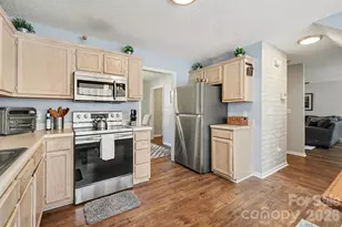 6323 Pine Hollow Dr, Charlotte, NC 28212 - Photo 9