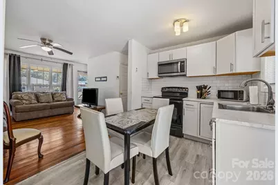 532 Blendwood Drive, Charlotte, NC 28215 - Photo 9