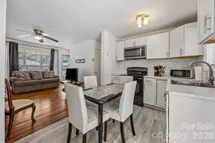 532 Blendwood Dr, Charlotte, NC 28215 - Photo 9