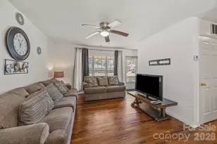 532 Blendwood Dr, Charlotte, NC 28215 - Photo 5