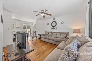 532 Blendwood Dr, Charlotte, NC 28215 - Photo 3