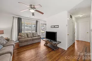 532 Blendwood Dr, Charlotte, NC 28215 - Photo 5