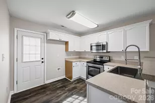 2010 Shady Pond Dr, Lake Wylie, SC 29710 - Photo 9