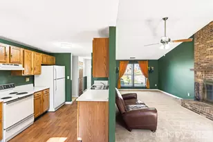 5620 Running Wood Ln, Charlotte, NC 28215 - Photo 11