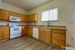 9224 Aloysia Ln, Charlotte, NC 28269 - Photo 3