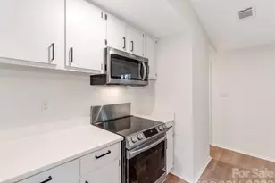 7829 Cloughy Cir, Charlotte, NC 28212 - Photo 15