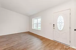 7829 Cloughy Cir, Charlotte, NC 28212 - Photo 5