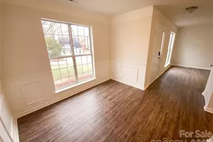 5719 Rocbridge Ln, Charlotte, NC 28208 - Photo 7