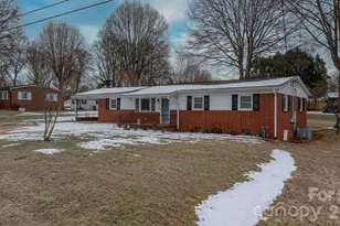 1802 33rd St NE, Hickory, NC 28601 - Photo 1