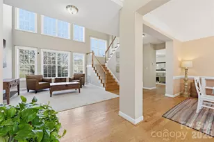 8526 Wren Creek Dr, Charlotte, NC 28269 - Photo 3