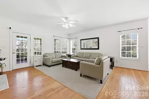 8526 Wren Creek Dr, Charlotte, NC 28269 - Photo 9