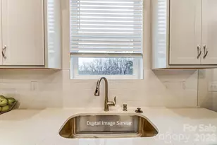 6019 Mallow Crossing Ln, Charlotte, NC 28213 - Photo 11