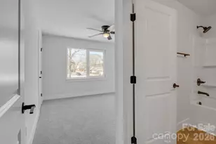 402 Deaton St, Statesville, NC 28677 - Photo 17