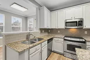 526 E 9th St, Charlotte, NC 28202 - Photo 9