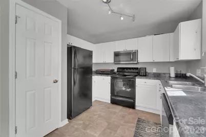 7020 Frye Place, Charlotte, NC 28269 - Photo 3