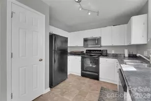 7020 Frye Pl, Charlotte, NC 28269 - Photo 3