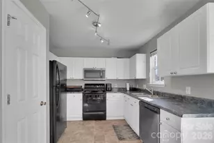 7020 Frye Pl, Charlotte, NC 28269 - Photo 11