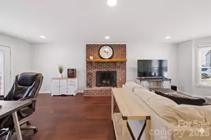 109 Elk Ct, Mount Holly, NC 28120 - Photo 7