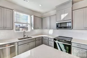 9318 Pagoda Oak Dr, Charlotte, NC 28269 - Photo 7